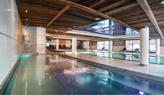 MGM Cristal de Jade Chamonix swimming pool