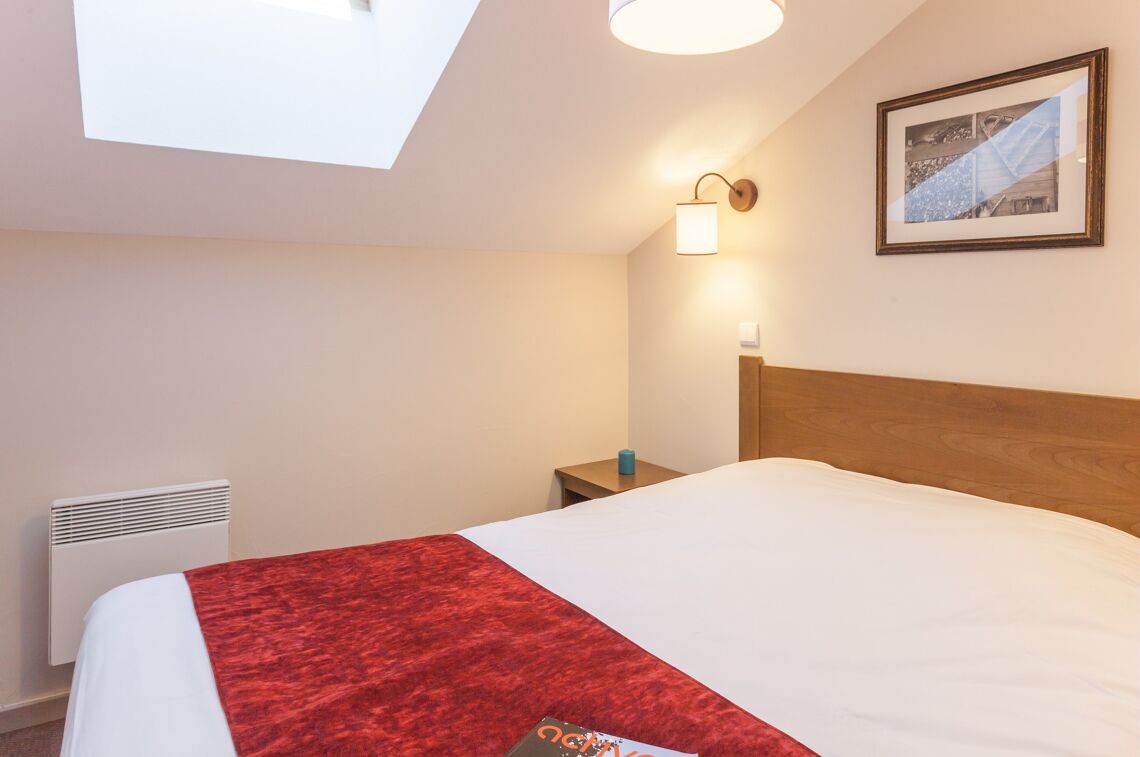 Double Bed Les Temples du Soleil Val Thorens