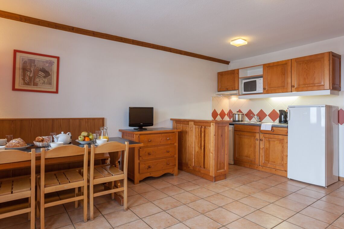 Kitchen Dining La Riviere Chamonix