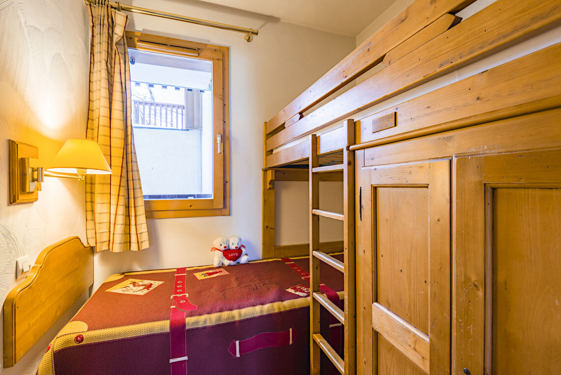 Aspen Lagrange -  cabin bedroom