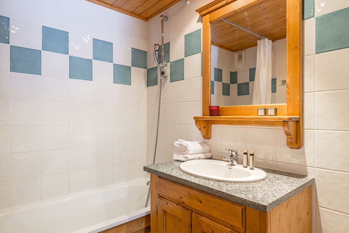 Aspen Lagrange - Bathroom