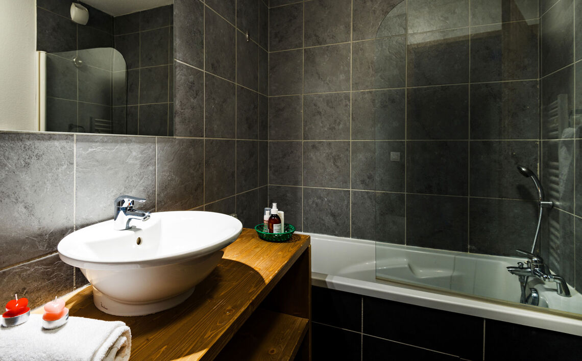 Chalets d'Edelweiss La Plagne Bathroom