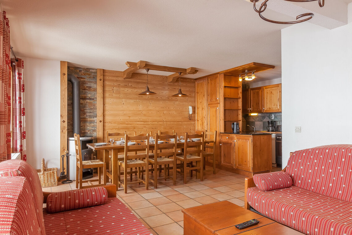 Les Balcons de Val Thorens Lounge Dining Area
