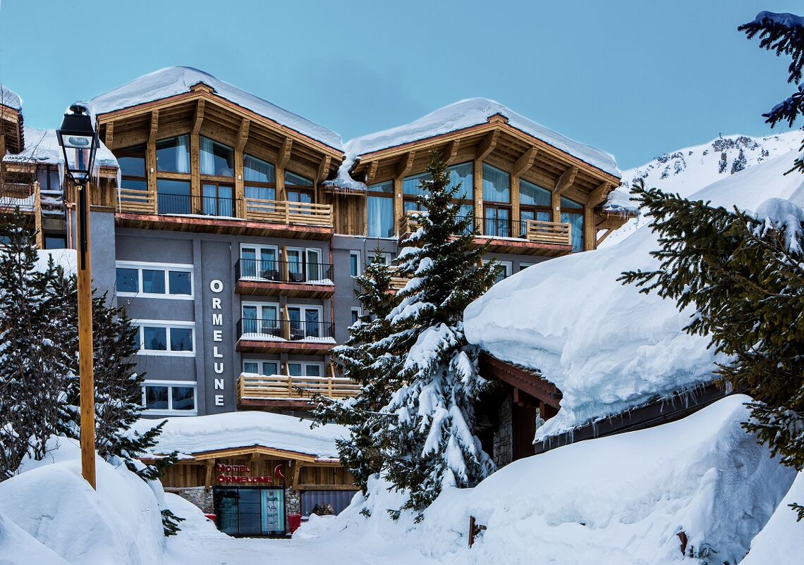 Exterior Hotel Ormelune Snowy Mountains Trees Val d'Isere