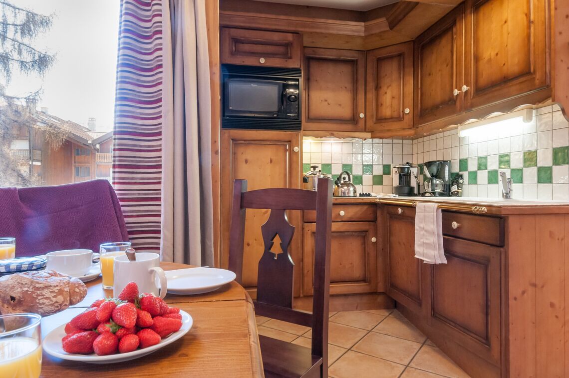 Kitchen Dining Les Fermes du Soleil Les Carroz