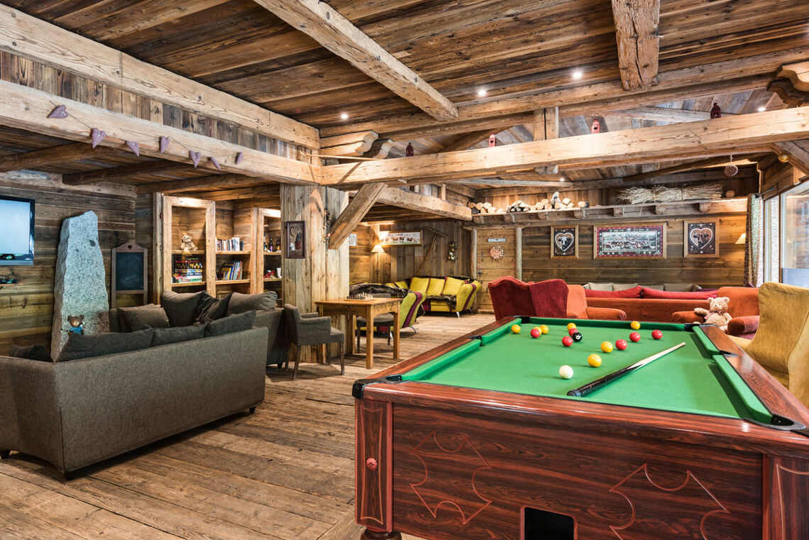 A communal sitting area and pool table at the Ferme du Val Claret
