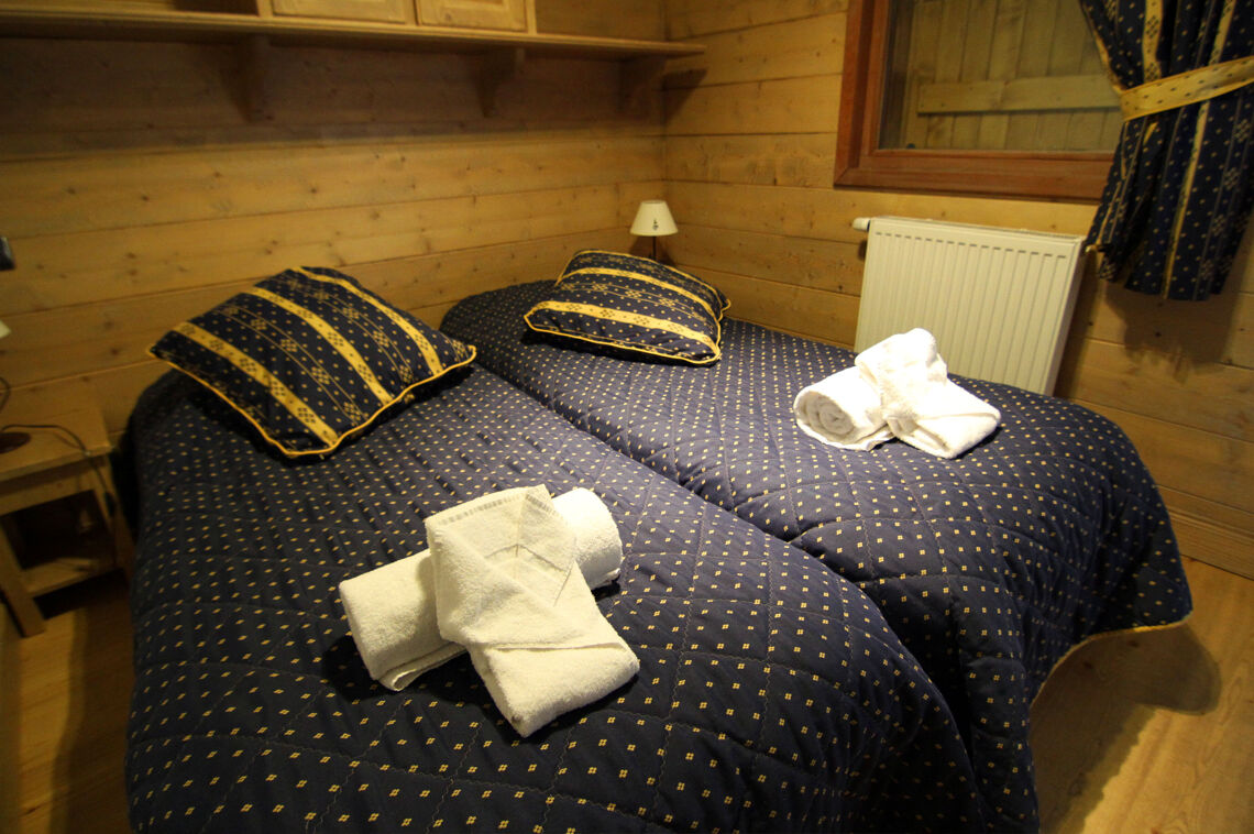 A twin bedroom at the Ferme du Val Claret 