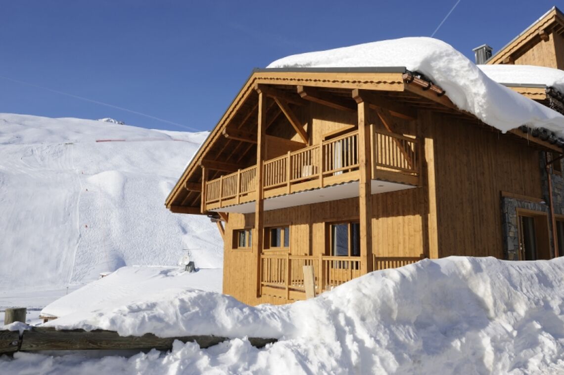 Le Jhana, Tignes from the outside