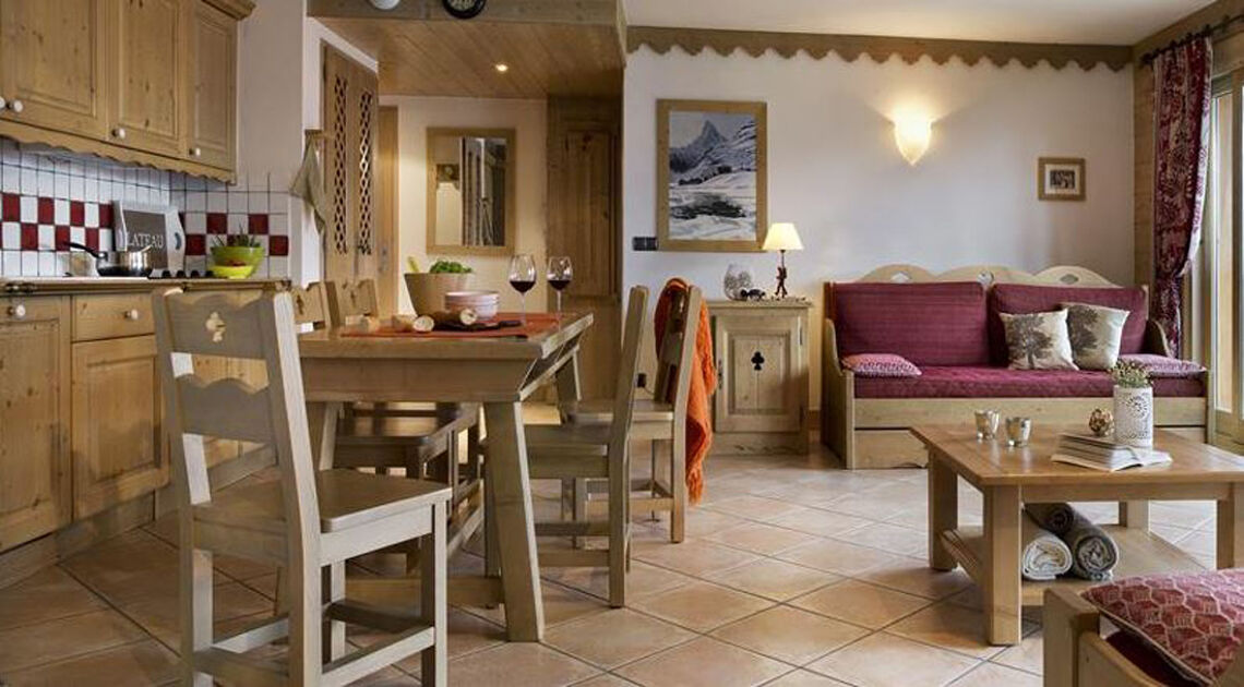 L'Orée des Cimes kitchen dining