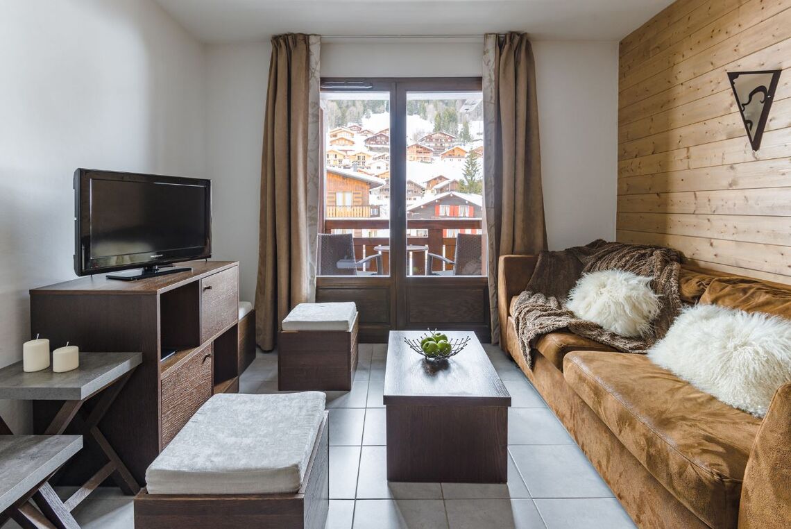 Emiguy small lounge