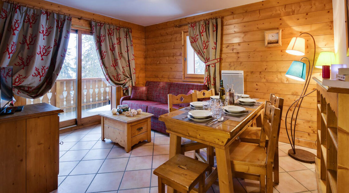 Le Hameau du Beaufortain living room and dining area