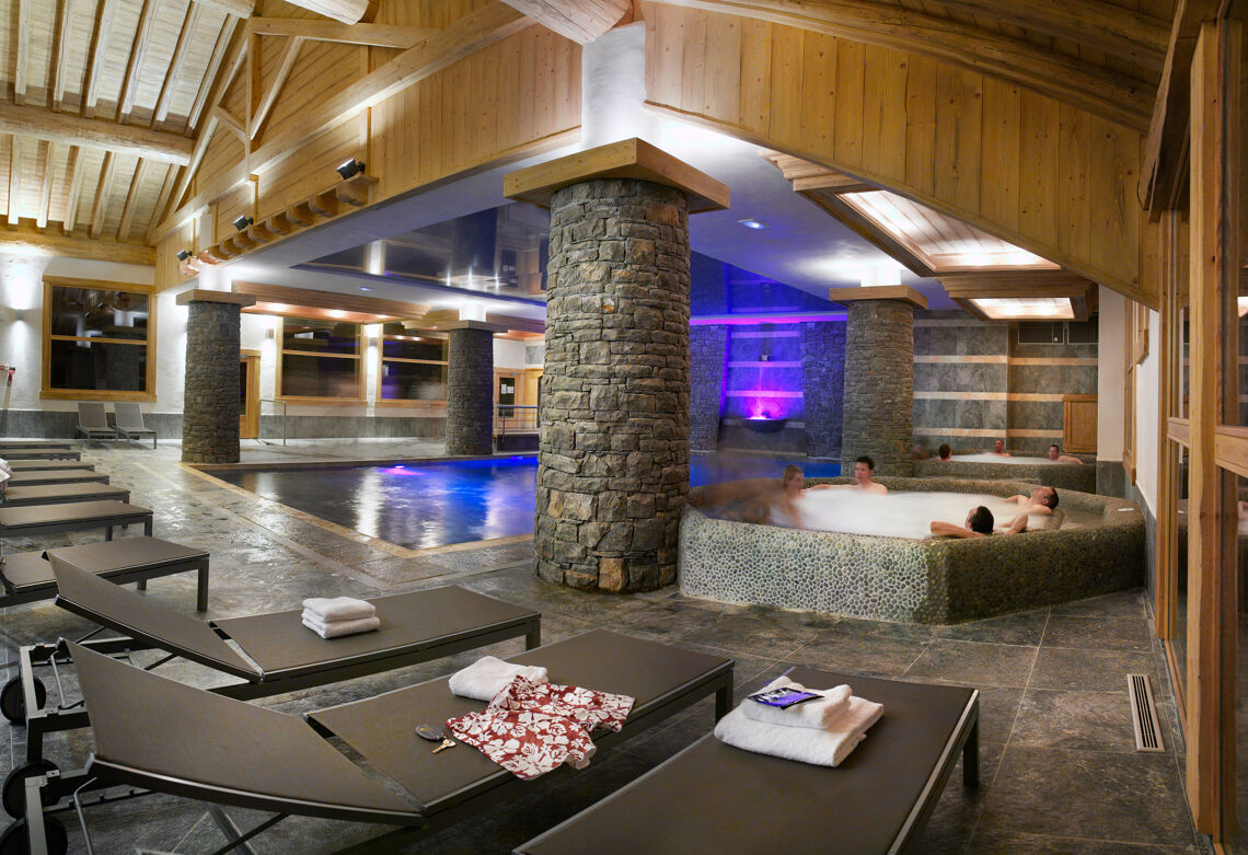 Jacuzzi and pool at Les Granges du Soleil CGH