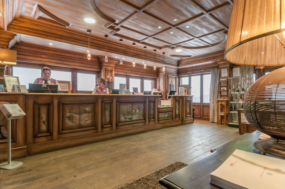 Reception Desk Les Hauts Bois La Plagne