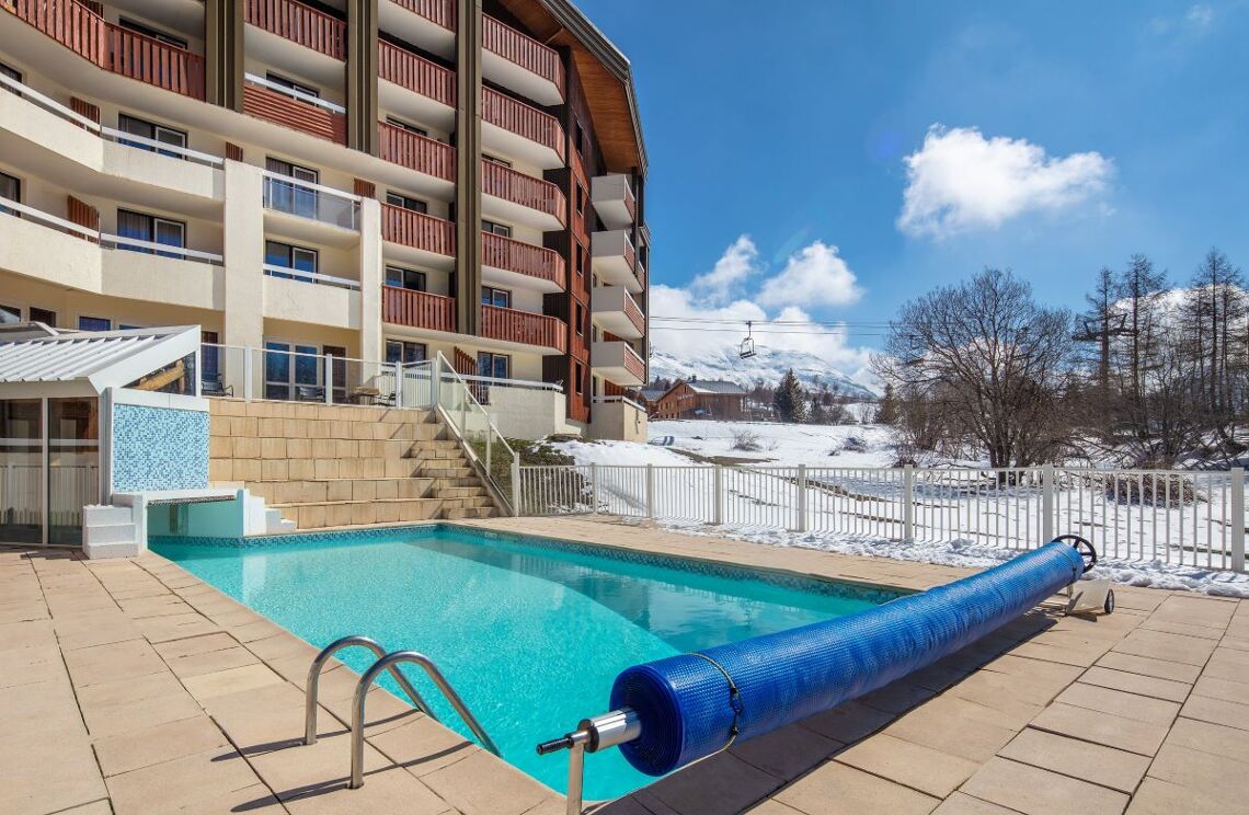 Outdoor Pool Les Bergers Alpe d'Huez