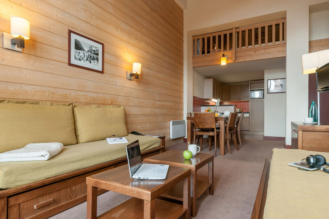 Living area with upstairs view - Residence Le Belmont, Les Arcs 