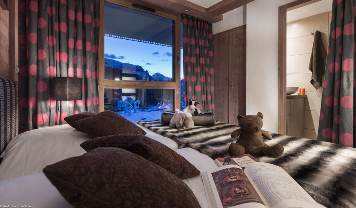 Bedroom with en suite