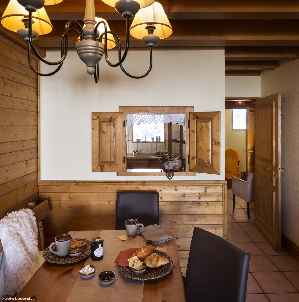 La Plagne Les Cimes Dining to Kitchen 