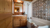 Le Chalet des Cimes bathroom 