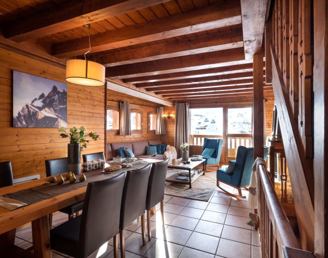 Soleil dining and lounge area
