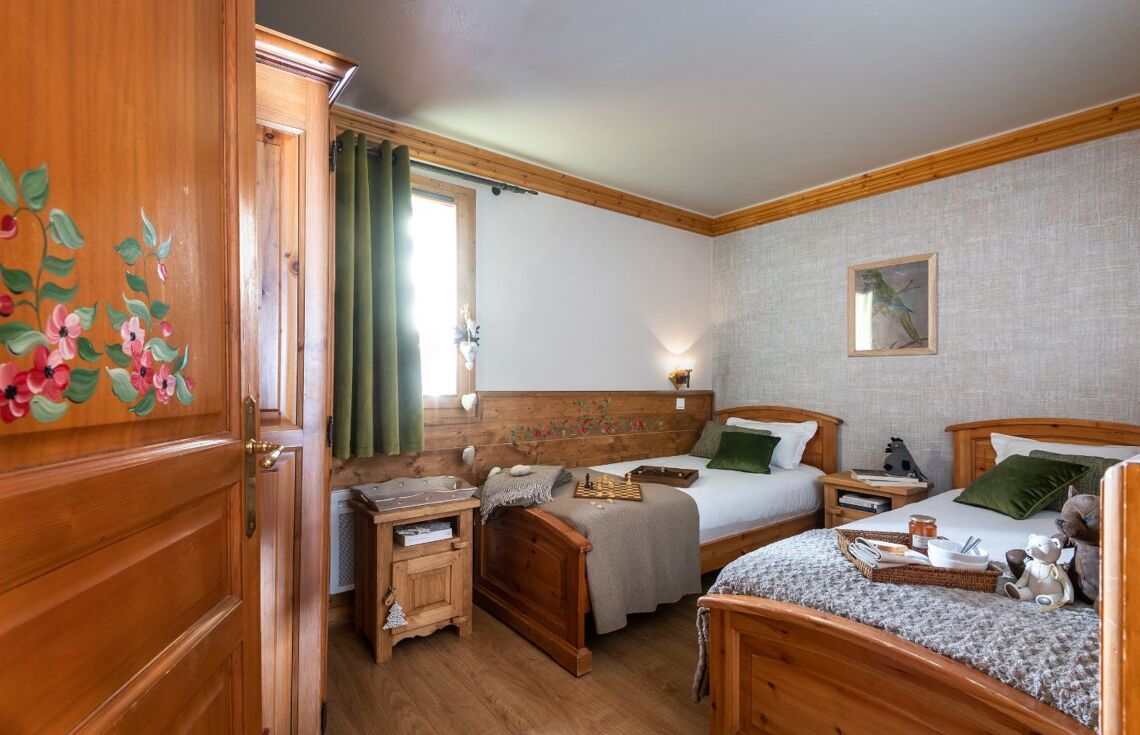Soleil twin bedroom
