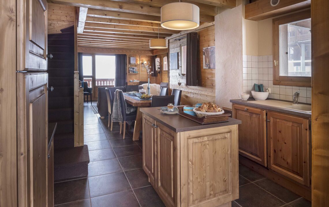 Chalet Lombarde Val Thorens Kitchen 