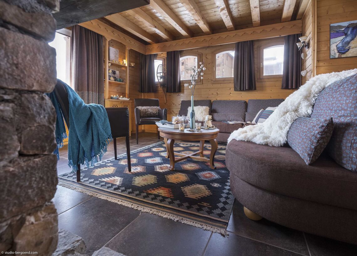 Chalet Lombarde Val Thorens Sitting Room 2