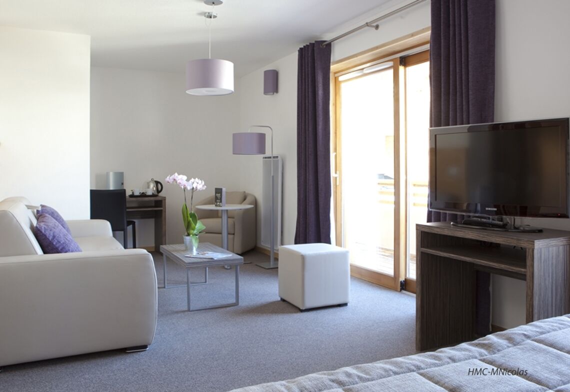 Hotel Alpenrose - suite living area - Alpe d'Huez