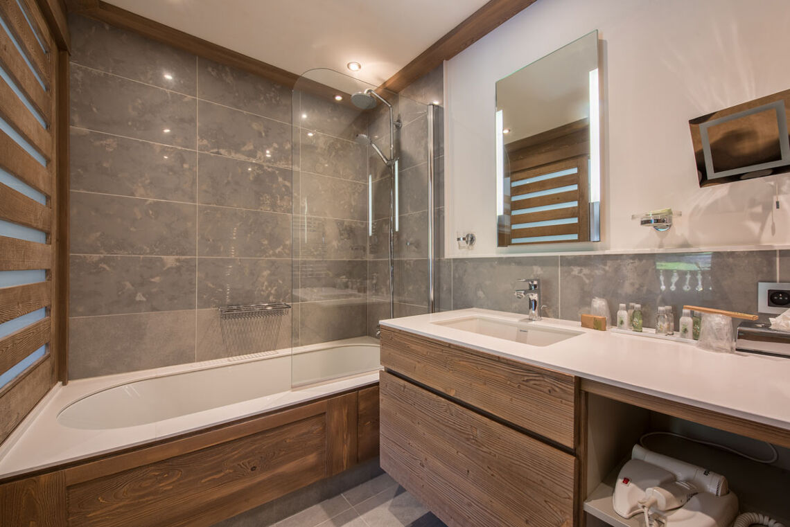Bathroom Junior Suite Le Petit Dru Morzine