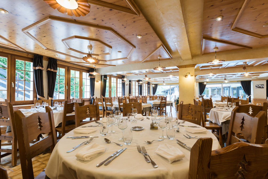 Dining room restaurant Hotel Le Petit Dru Morzine