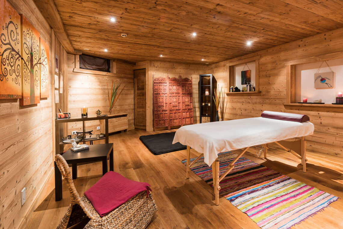 Spa massage relaxation room Hotel Le Petit Dru Morzine