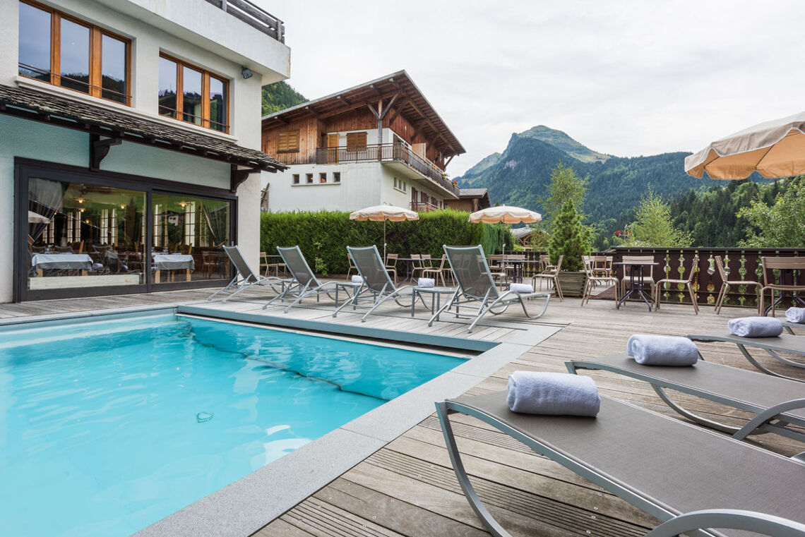 Heated indoor/outdoor swimming pool Hotel Le Petit Dru Morzine