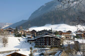 Hotel le Petit Dru - Exterior - Snow Covered