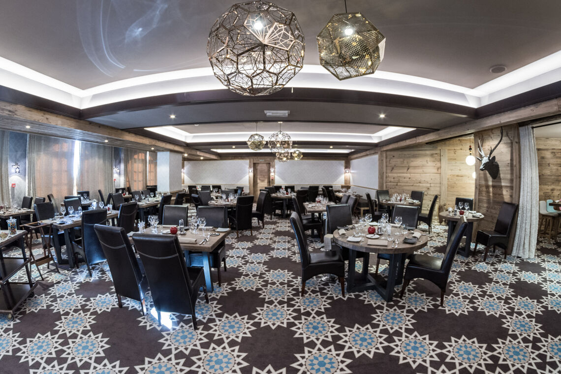 Restaurant at Hotel Les Suites du Montana