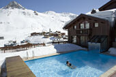 Swimming pool Hotel Village Montana