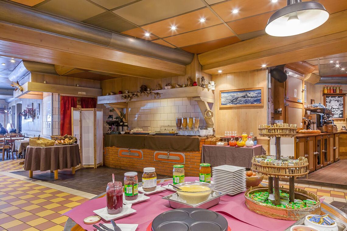 Buffet Breakfast at Le Chalet de Maitre Kanter 