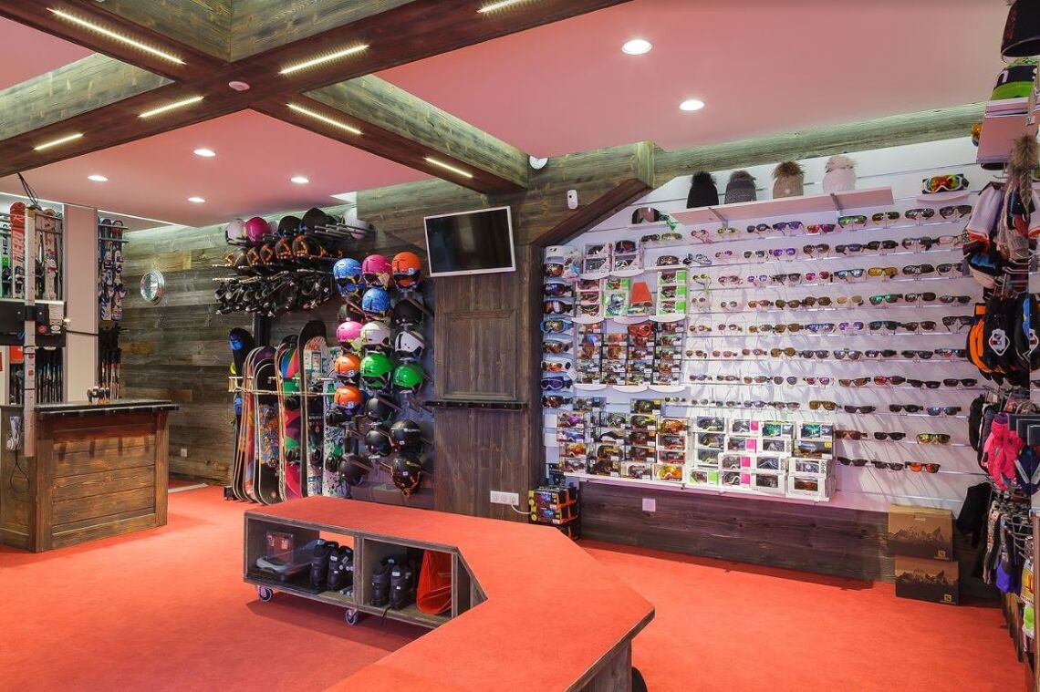 Les Balcons Belle Plagne ski hire shop