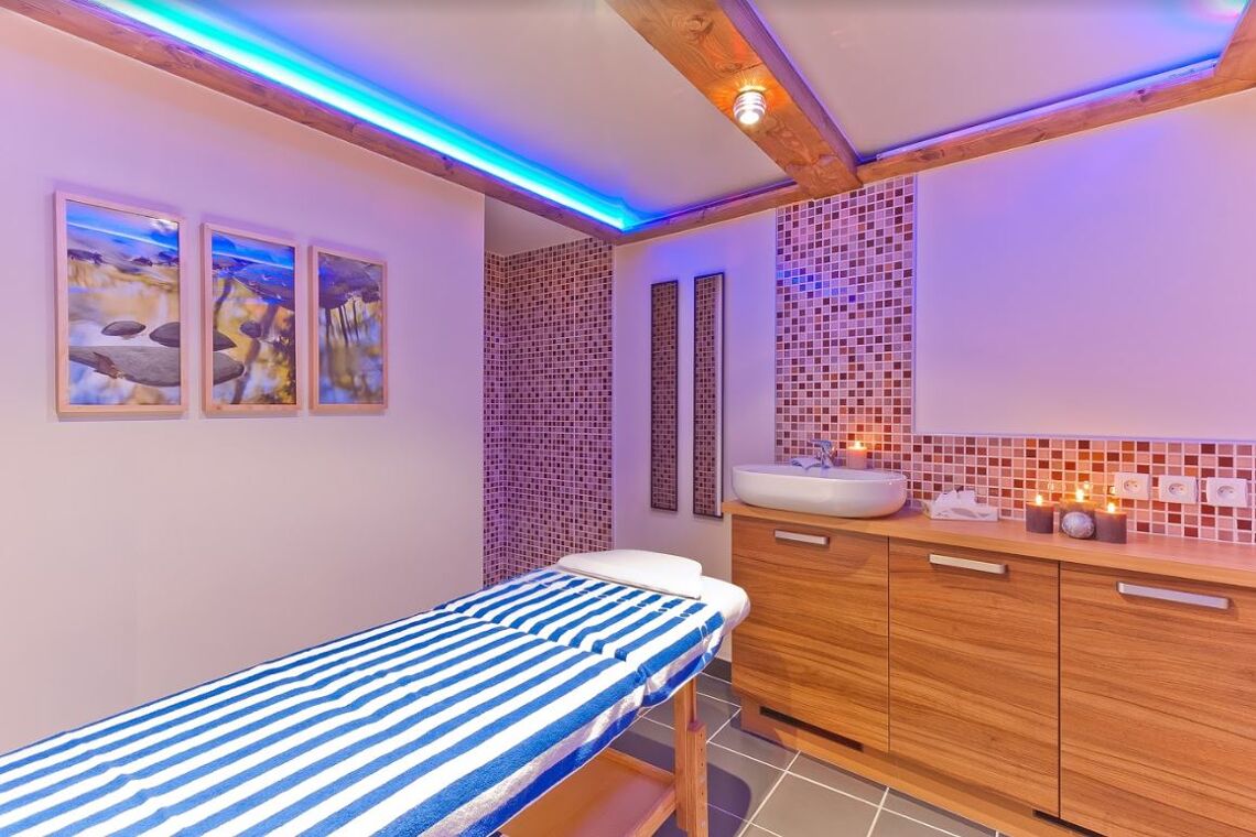 Les Balcons Belle Plagne spa treatment room