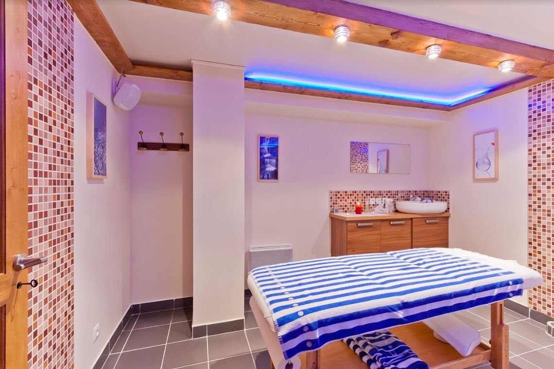 Les Balcons Belle Plagne spa treatment room