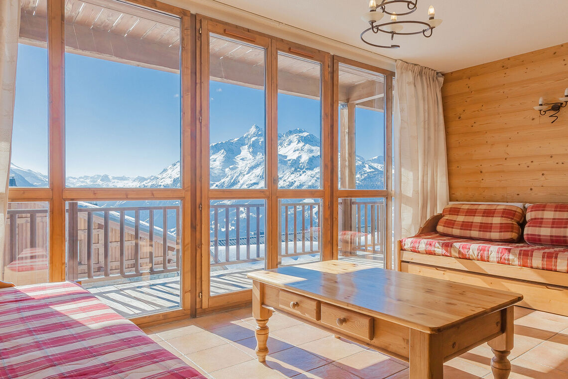 Les Balcons de la Rosiere - seating area with balcony