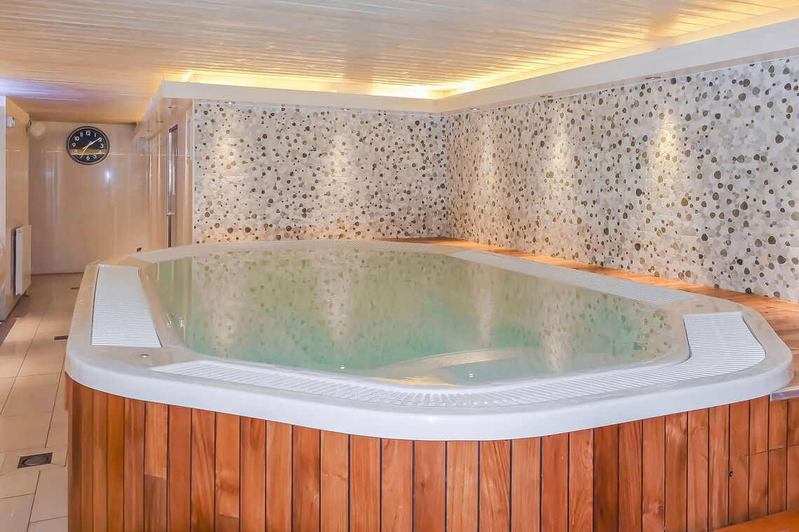 Les Balcons de la Rosiere - hot tub