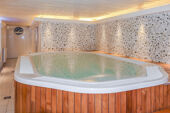 Les Balcons de la Rosiere - hot tub