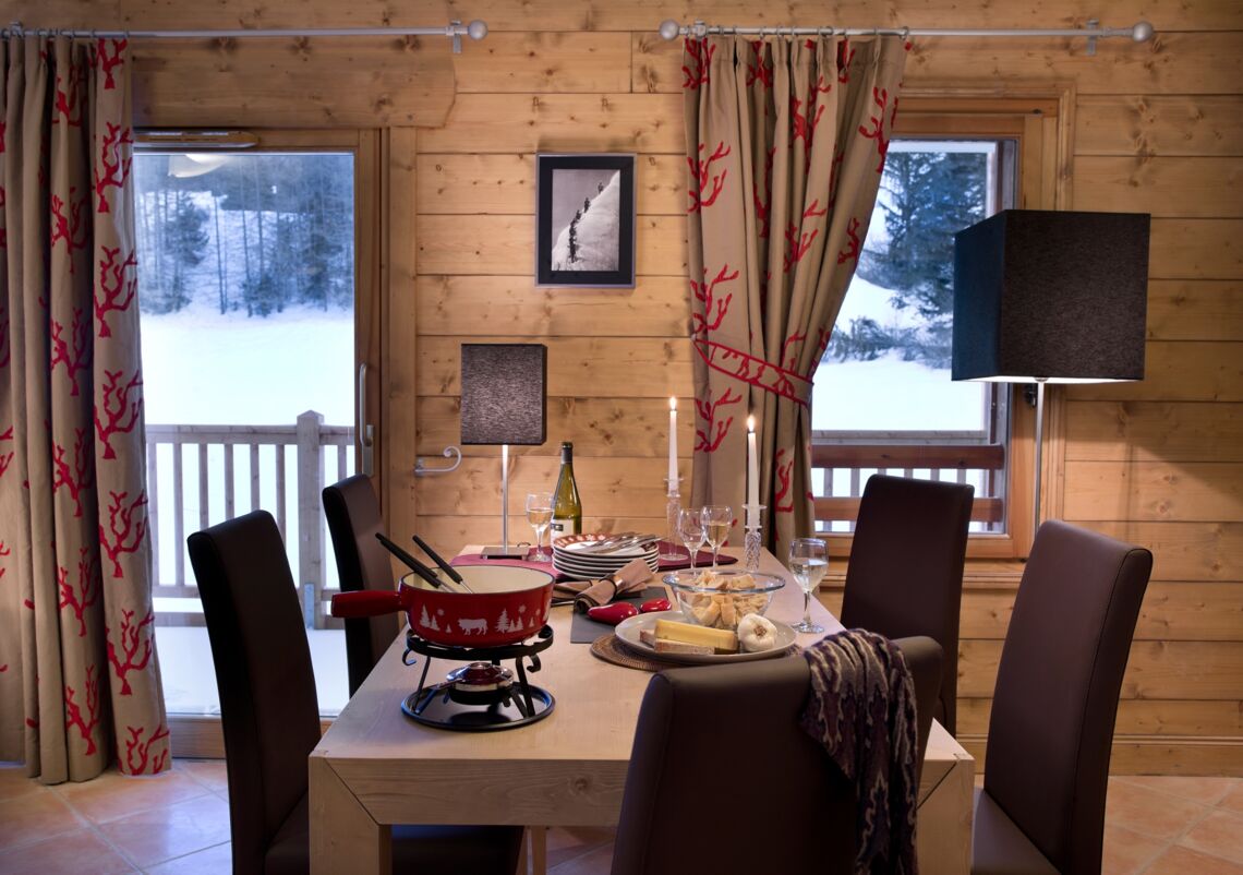 Dining Area - Les Chalets de Flambeau