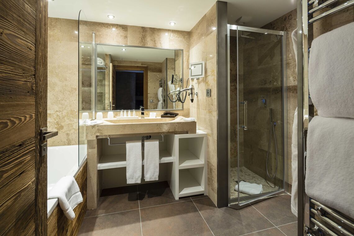 junior suite bathroom