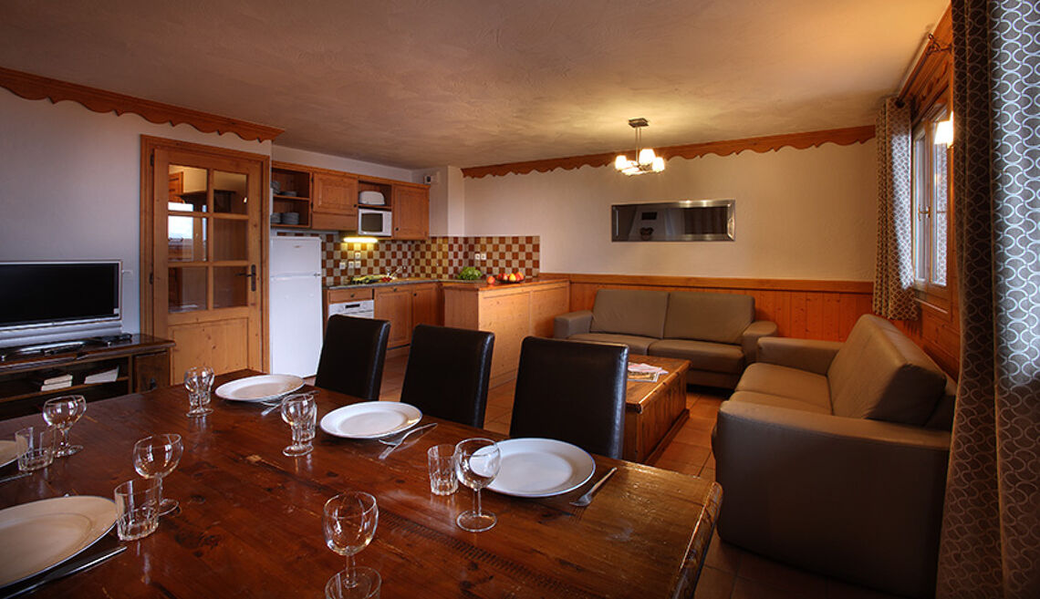 Dining table in Plein Sud