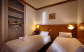 Twin bedroom in the Hermine