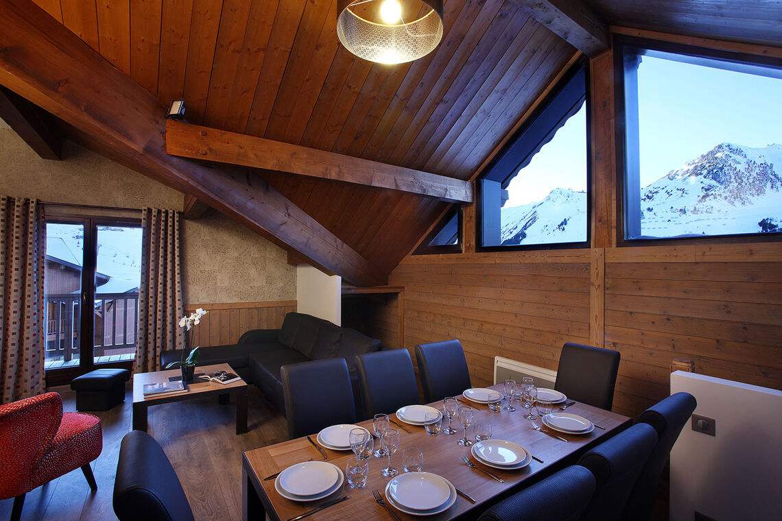 Dining area with Balcony and Mountain Views - Arolles - Les Arcs