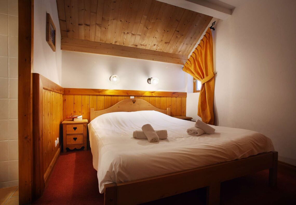 Double bed in Oz en Oisans