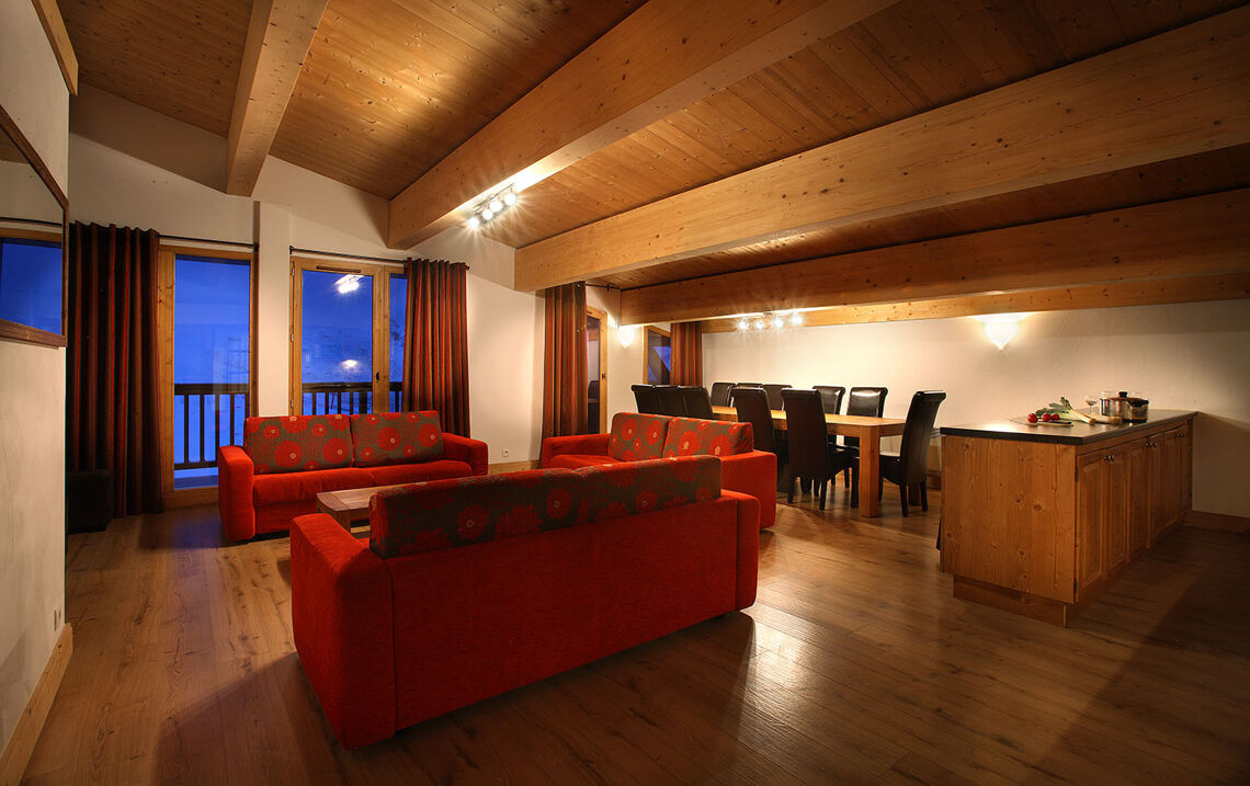Cime des Arcs living and dining area