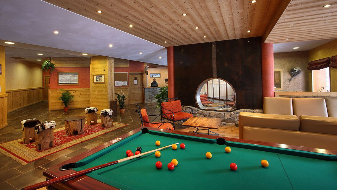 Cime des Arcs pool table