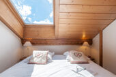 Double bed with Window - La Ginabelle Chamonix
